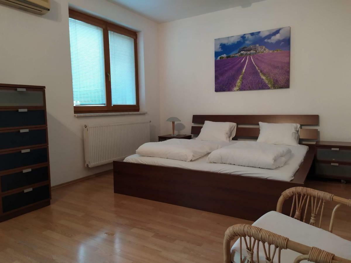 Kate & Jenny - Two-Level Apartment In The Old Town Bratislava Exterior foto